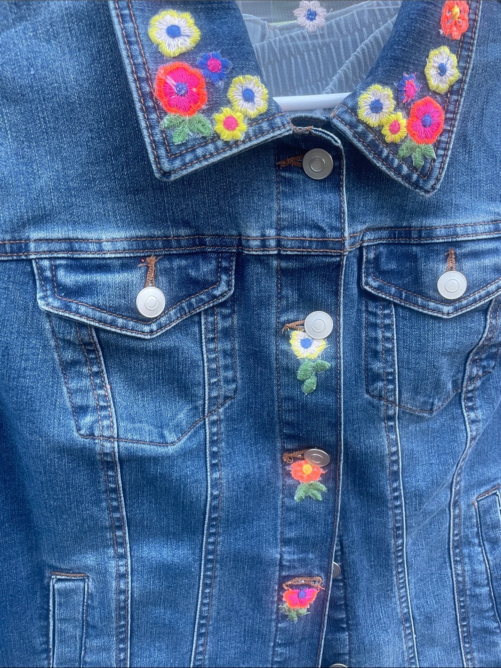 Embroidered Floral upcycle Mesh Back Denim Jacket - Blue Ptp 18 1/2 - Picture 3 of 4